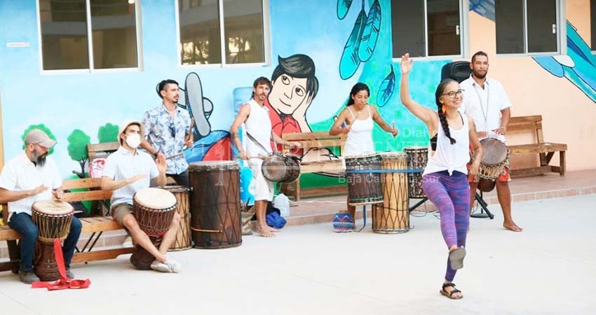 Presentan espectáculo de percusiones africanas en La Paz