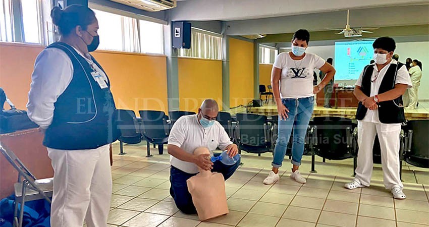 Capacitan a médicos y enfermeros de municipios sobre la atención de infartos