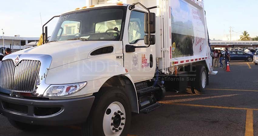 Garantiza Milena Quiroga no más retraso en recolección de basura