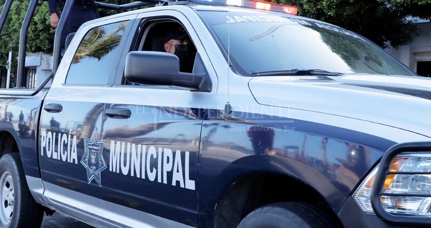 Asegura policía municipal a presunto ladrón de un celular