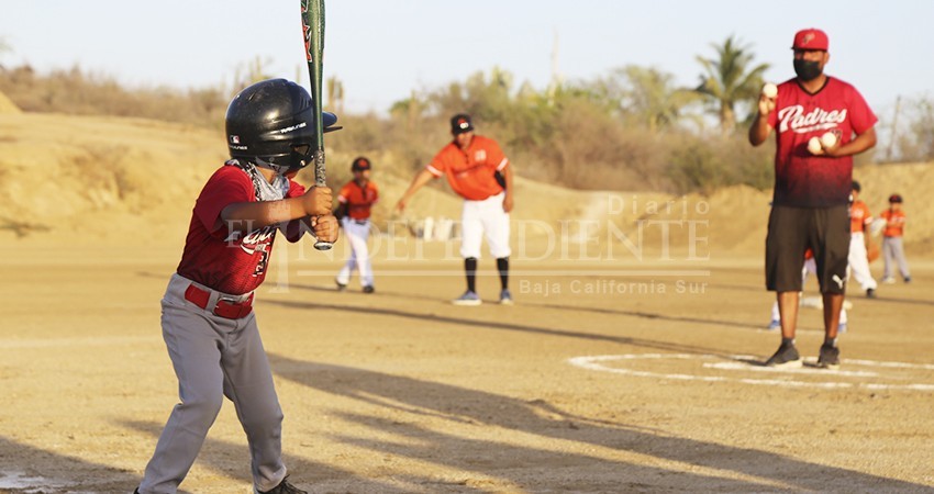 Refrenda Leggs Castro su compromiso con el deporte y habitantes de La Playa; inician obras de construcción de la Unidad Deportiva