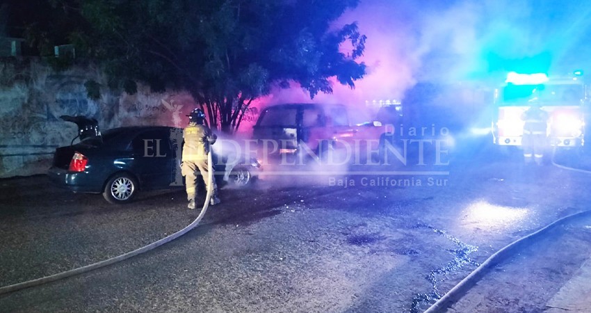 Incendian vehículo; afectada culpa a su expareja del siniestro