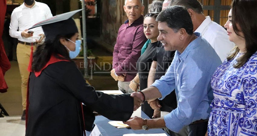 La educación transforma y genera bienestar social: Davis Castro