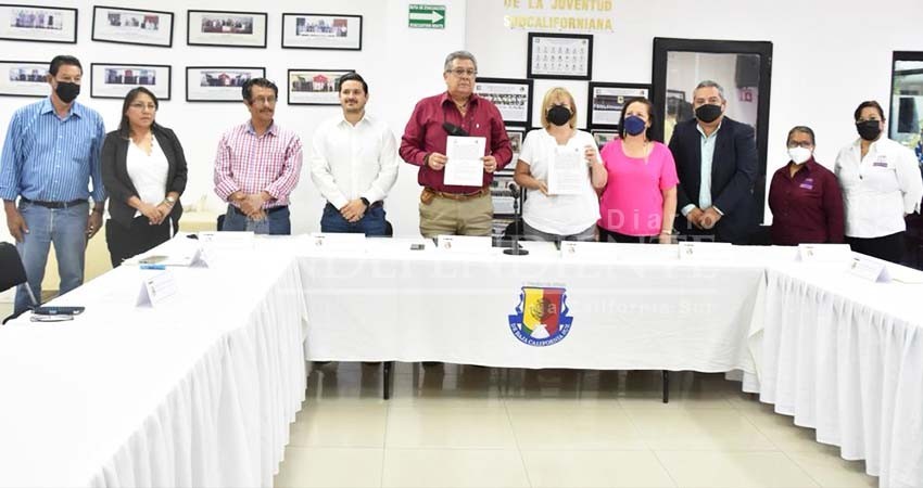 Signa convenio de colaboración el Congreso del Estado de BCS y la Universidad Mundial