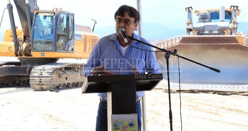 Encabeza Leggs Castro la colocación de la primera piedra de la obra hidráulica en La Ribera