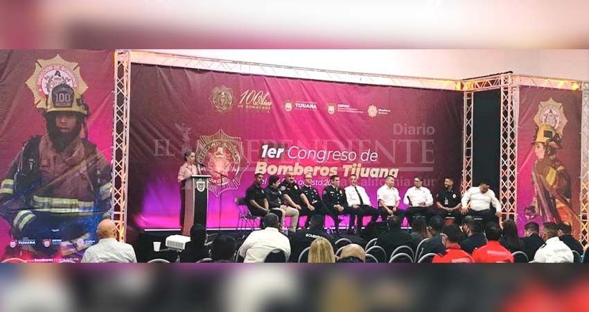Bomberos de La Paz firman convenio de colaboración con Bomberos de San Diego