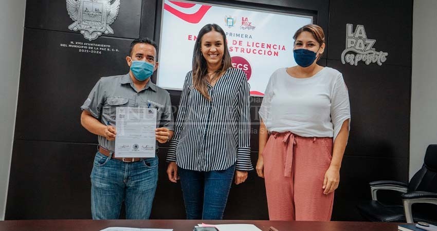 Expiden primera Licencia de Construcción a través del sistema digital de la VECS