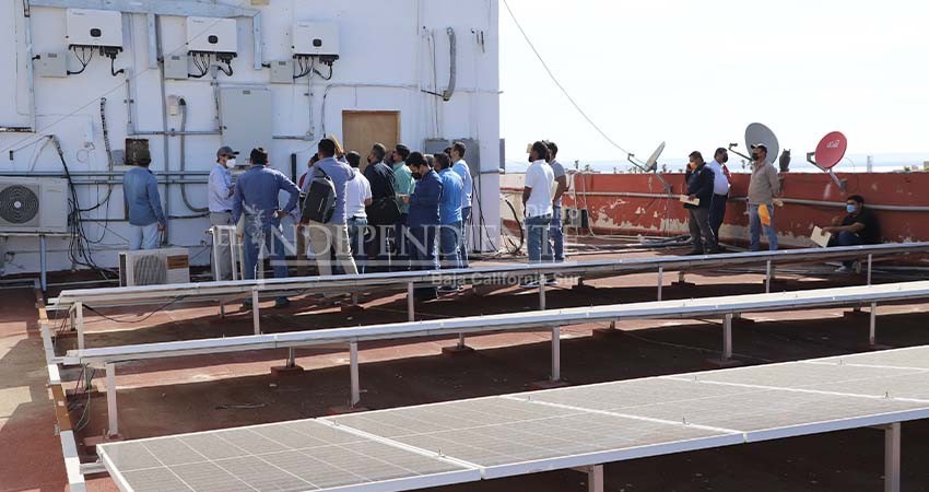 Capacita Gobierno Estatal a personal que operará paneles solares en instalaciones públicas