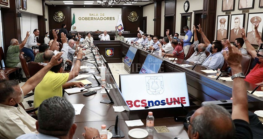 Acuerdan gobierno de BCS y  transportistas de La Paz revisar concesiones y evaluar servicio