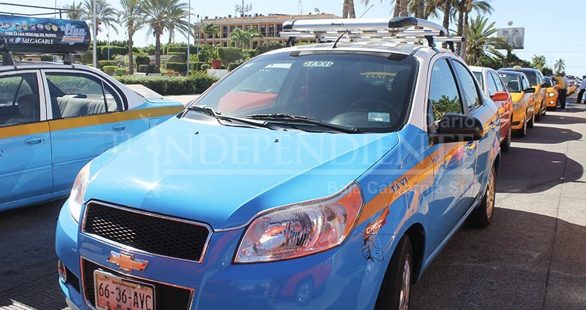 Que reconsidere Castro Cosío y entregue concesiones, no permisos a taxistas de La Paz, pide líder transportista