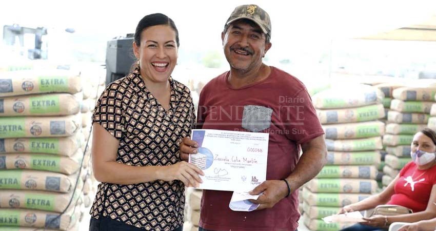 Beneficia Ayuntamiento de La Paz a 78 familias con apoyos en Todos Santos