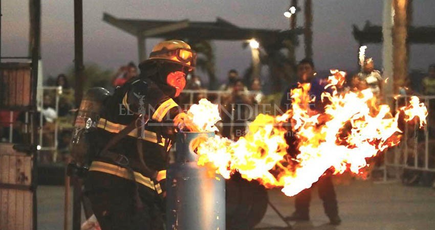 Se celebró 1er. concurso del Cuerpo de Bomberos en el malecón de La Paz