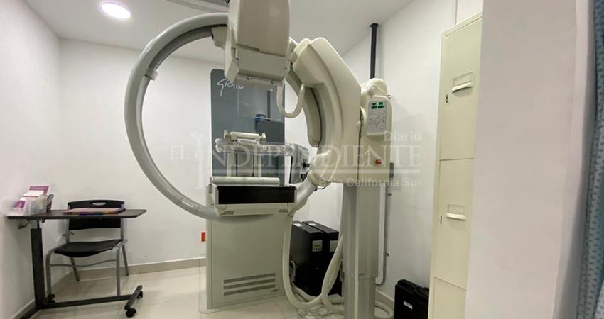 Entrega gobierno de BCS mastógrafo al Hospital General de CSL
