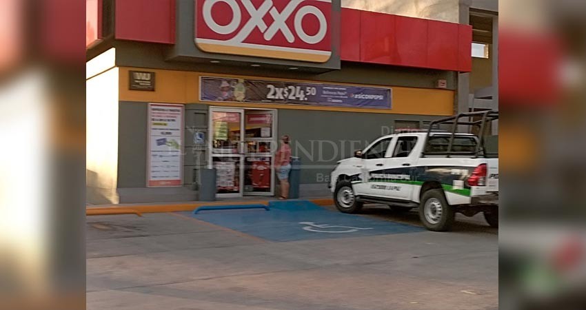 Buscan a “Batman” por asaltante; robó un Oxxo en La Paz