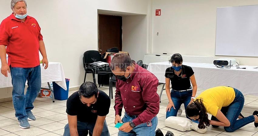 Imparten Curso de Reanimación Cardiopulmonar a personal de DIF La Paz