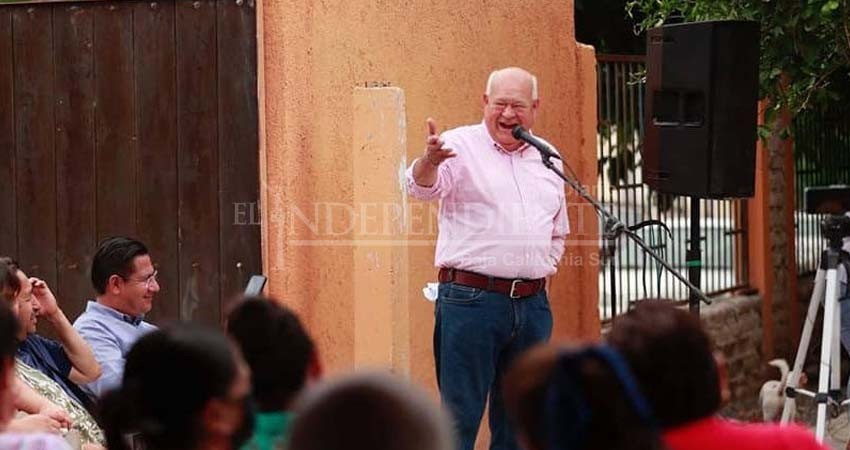 Anuncia gobernador obra de pavimentación entre los Comondú