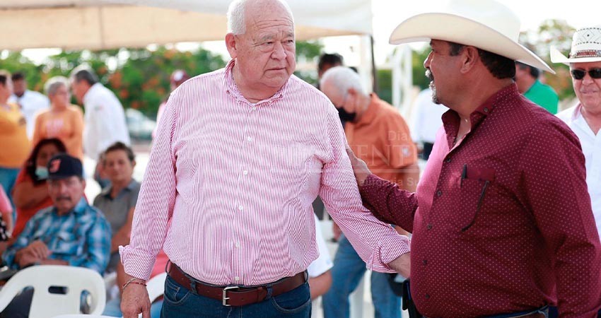 Entrega diferentes apoyo el gobernador a pobladores de Comondú y sus zonas rurales