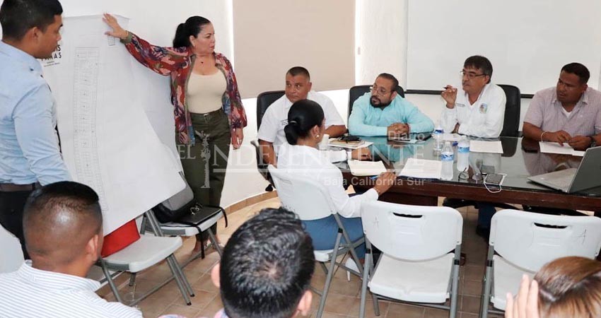 Presentan ante el alcalde Oscar Leggs propuesta para ordenar el comercio de tianguistas