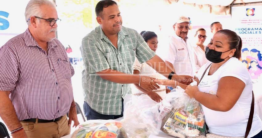 Entregan apoyos de Programas Sociales para beneficio de 208 familias de CSL