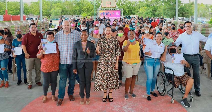 Beneficia Ayuntamiento de La Paz a 125 familias con diferentes apoyos