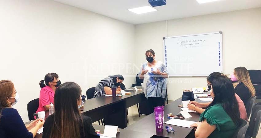 Recibe personal del centro de justicia para las mujeres taller de contención emocional