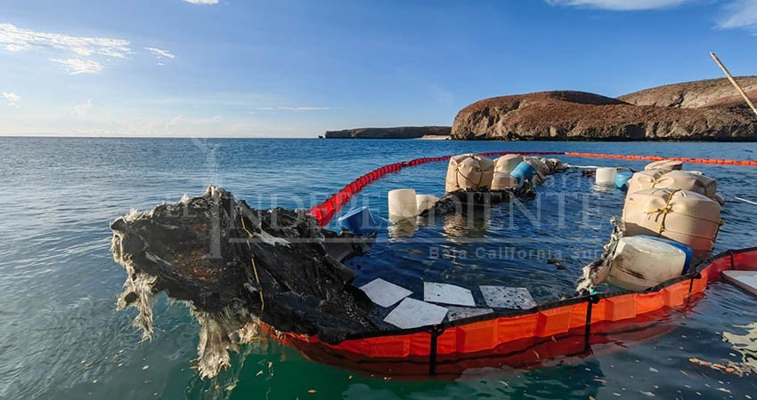 A un mes del derrame sigue cerrada Balandra; “pero eso no nos toca”: Gobernador