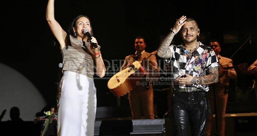 Le piden agua a la alcaldesa de La Paz en concierto con causa de Cristian Nodal