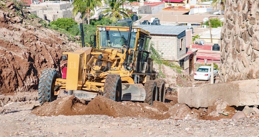 Avanza retiro de escombro en viviendas y vialidades de Mulegé