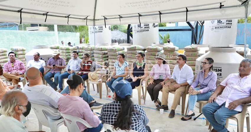 Entrega Ayuntamiento La Paz apoyos a los pobladores de San Antonio y Los Planes