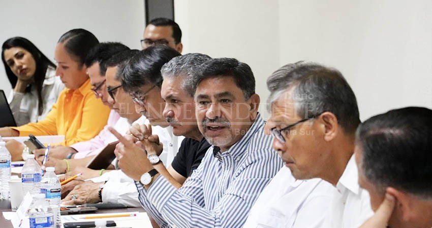 Unidos gobiernos y sector empresarial, para mejorar infraestructura social de Los Cabos: Davis Castro