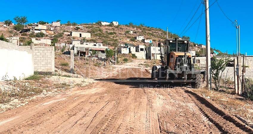 Realizan trabajos de nivelación de calles en la colonia Vista Hermosa de La Paz