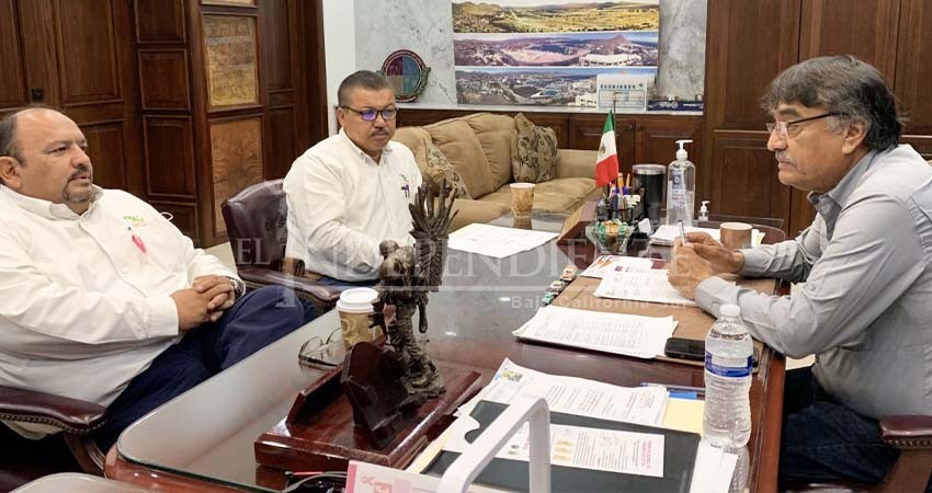 Refrenda alcalde Oscar Leggs Castro el compromiso de que las instituciones educativas se encuentren en óptimas condiciones