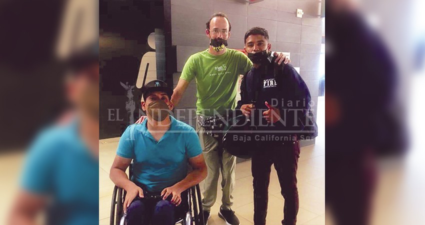 Atletas sudcalifornianos con discapacidad van por el podio del Iron Man 70.3