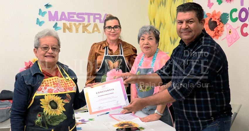 Clausura DIF La Paz Curso de Pintura, Corte y Confección