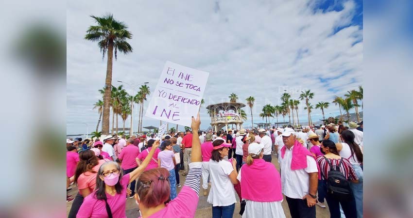 Se movilizan ciudadanos en apoyo al INE