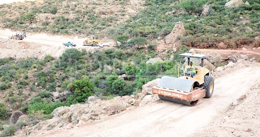 Realiza Gobierno Estatal, obras en caminos de San Francisco de la Sierra