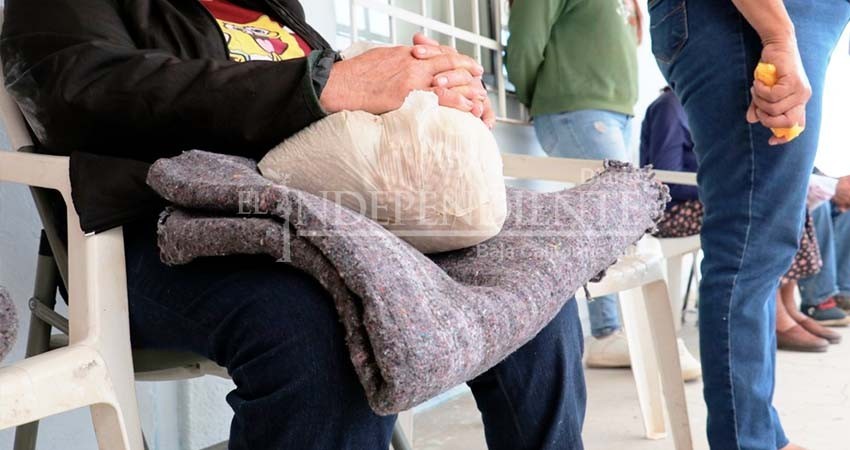 Inicia DIF municipal con la entrega de cobijas en colonias de La Paz