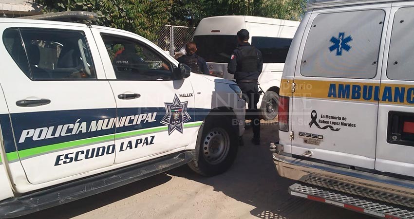 Estaba con su pareja sentimental cuando llegó un hombre y le disparó