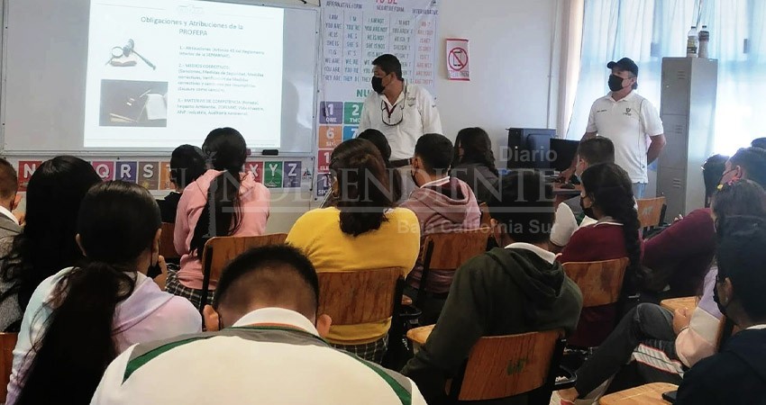Imparten pláticas sobre el cuidado del medio ambiente en el CECyTE 09 de Los Planes