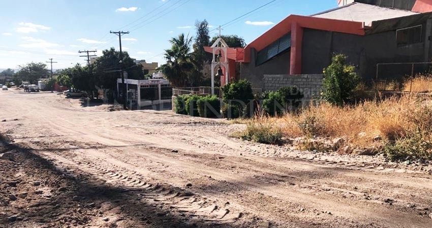 Rehabilita Servicios Públicos calles de terracería en la ciudad