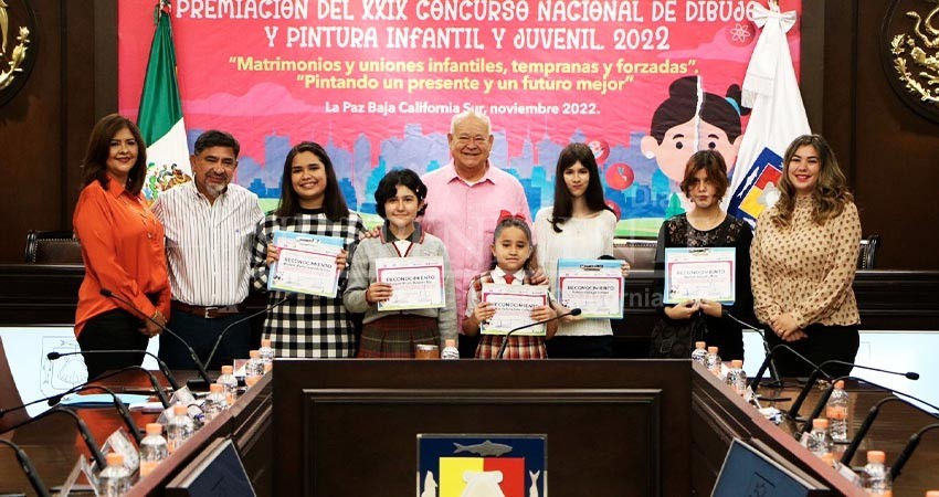 Entrega gobernador Víctor Castro Cosío, premios a ganadores de concurso de Dibujo y Pintura Infantil y Juvenil 2022