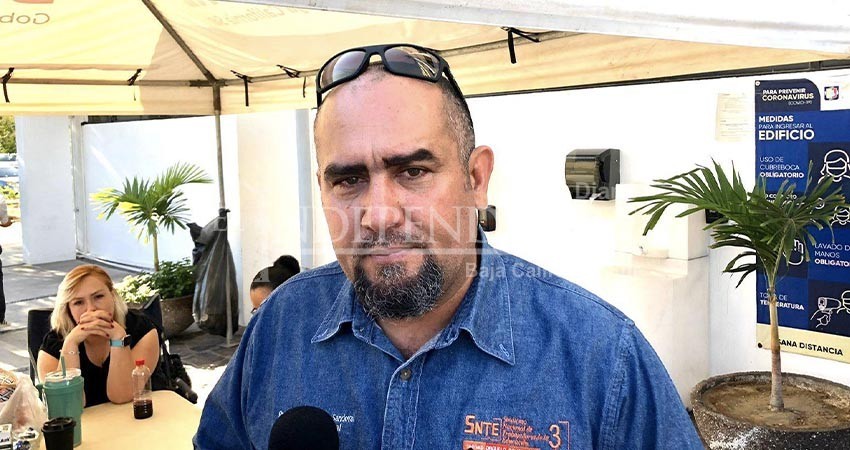 Defiende representante del SNTE a su líder Elmuth Castillo