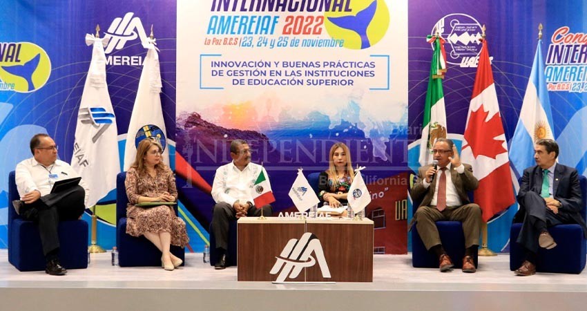 Rector de la UABCS expone en panel sobre innovación académica y gestión universitaria