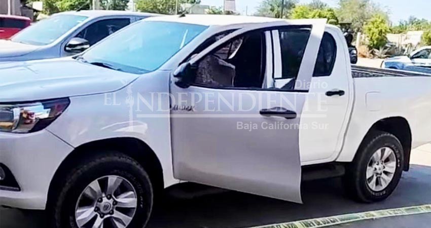 Casi medio millón de pesos le robaron de su automóvil