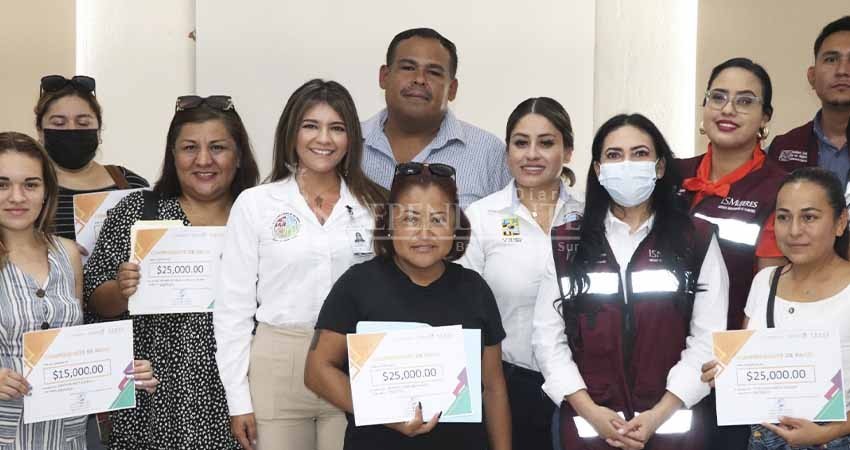 12 mujeres de Los Cabos reciben créditos por 25 mil pesos