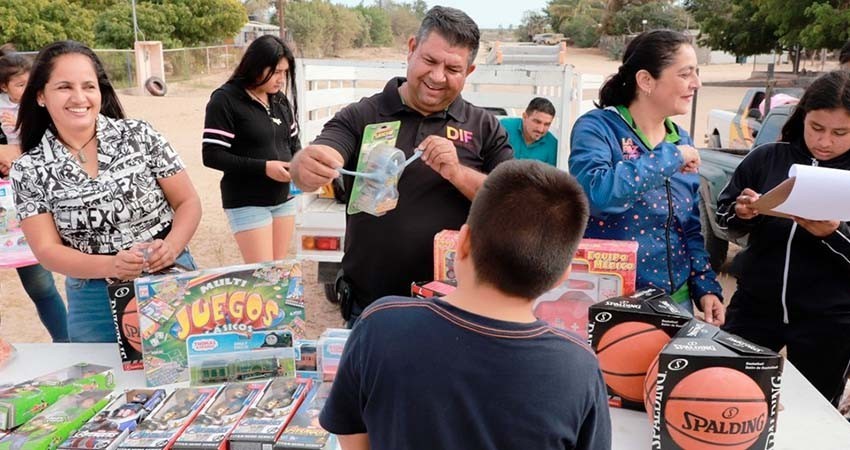 Entrega DIF La Paz apoyos a más de 100 niñas y niños en la zona rural