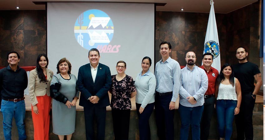 Maestrantes de la UABCS exponen proyectos de investigación durante seminario académico