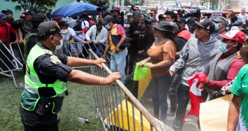 SRE apoya a 250 mexicanos afectados por crisis en Perú