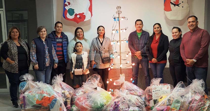 Comunidad universitaria de UABCS regala sonrisas en fechas a niñas y niños