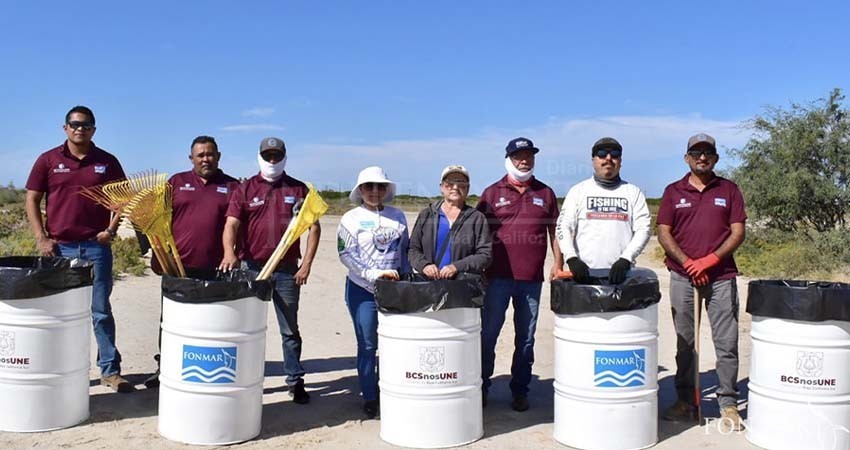 Colabora FONMAR en jornada de limpieza de manglares en La Paz